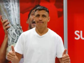 Alexis Sánchez ya está en España para cerrar su fichaje con el Sevilla