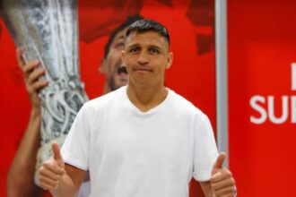 Alexis Sánchez ya está en España para cerrar su fichaje con el Sevilla