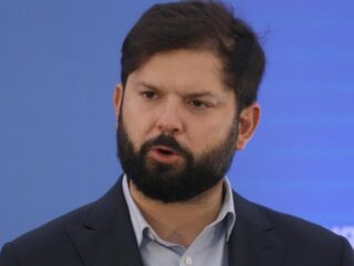 Boric confirma multas por no votar y pide a candidatos evitar "desinformación" en campañas