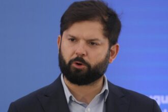 Boric confirma multas por no votar y pide a candidatos evitar "desinformación" en campañas