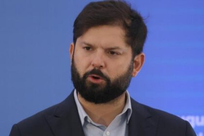 Boric confirma multas por no votar y pide a candidatos evitar "desinformación" en campañas