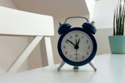 Cambio de hora en Chile: revisa si debes adelantar o atrasar tu reloj este sábado