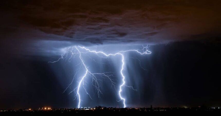 Emiten aviso por tormentas eléctricas en la zona sur este fin de semana