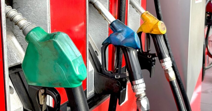 Fuerte baja de la parafina: revisa si sube, baja o se mantiene el valor de la bencina este jueves 16 de octubre