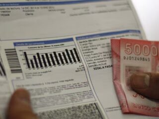 CNE afirma que ministro Pardow fue informado sobre cobros excesivos en cuentas de luz a mediados de septiembre