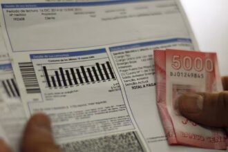 CNE afirma que ministro Pardow fue informado sobre cobros excesivos en cuentas de luz a mediados de septiembre