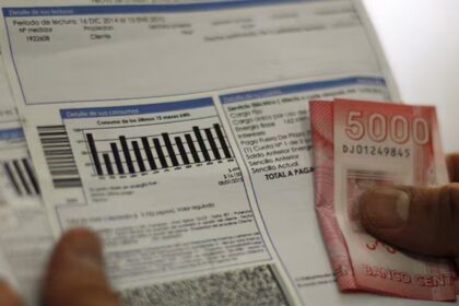 CNE afirma que ministro Pardow fue informado sobre cobros excesivos en cuentas de luz a mediados de septiembre