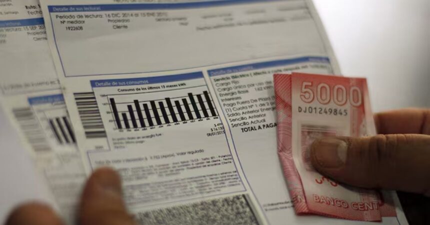 CNE afirma que ministro Pardow fue informado sobre cobros excesivos en cuentas de luz a mediados de septiembre