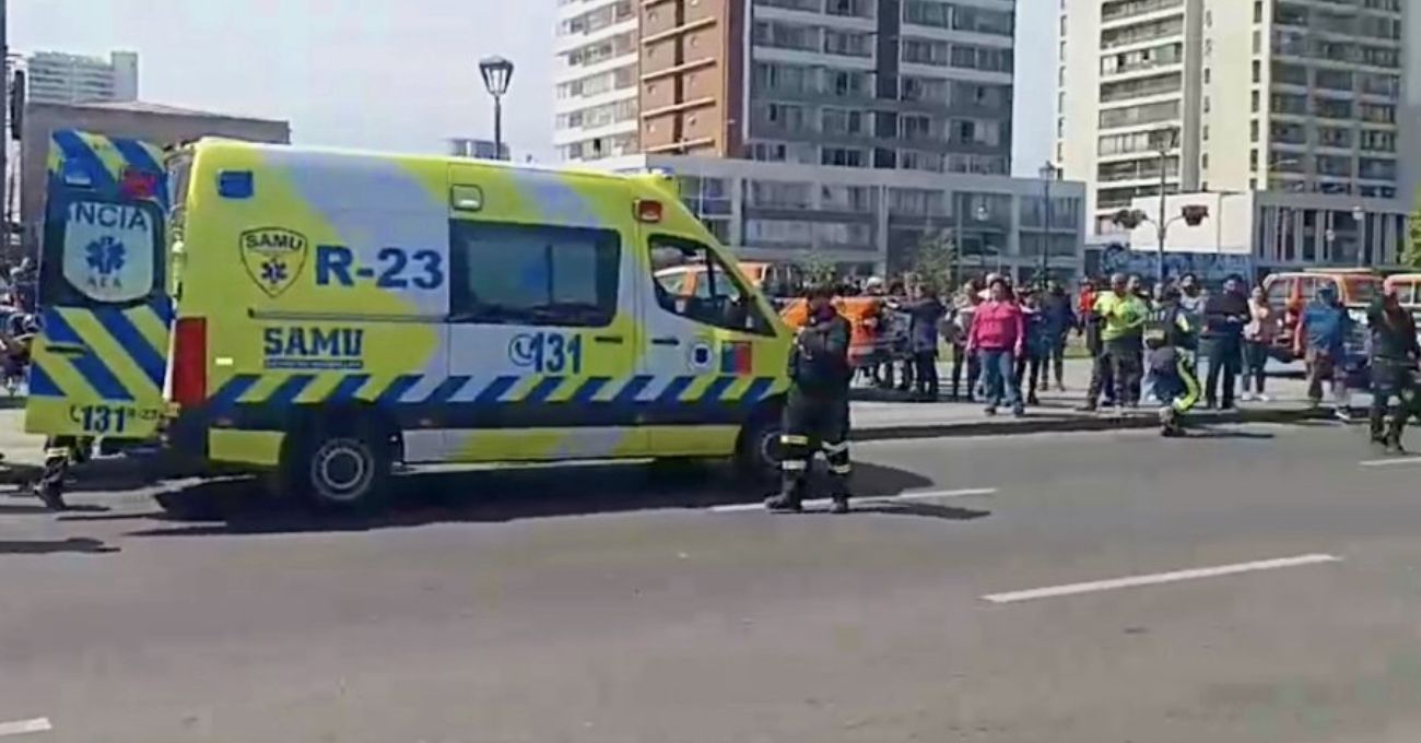 Estudiante de 16 años muere tras ser apuñalado afuera de liceo en Viña del Mar Estudiante de 16 años muere tras ser apuñalado afuera de liceo en Viña del Mar