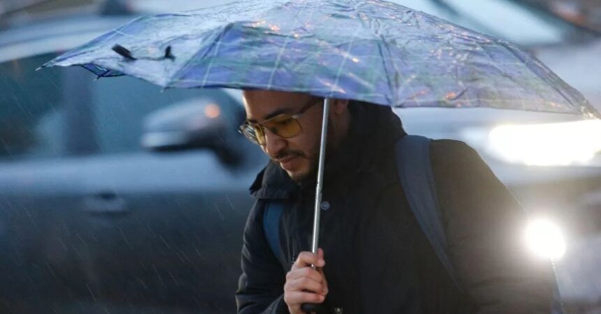 Lluvias en la Región Metropolitana: Meteorólogo anuncia probables precipitaciones para este domingo en Santiago