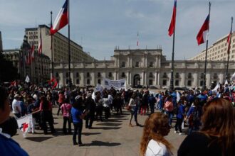 Gobierno inicia negociación clave por reajuste a sector público