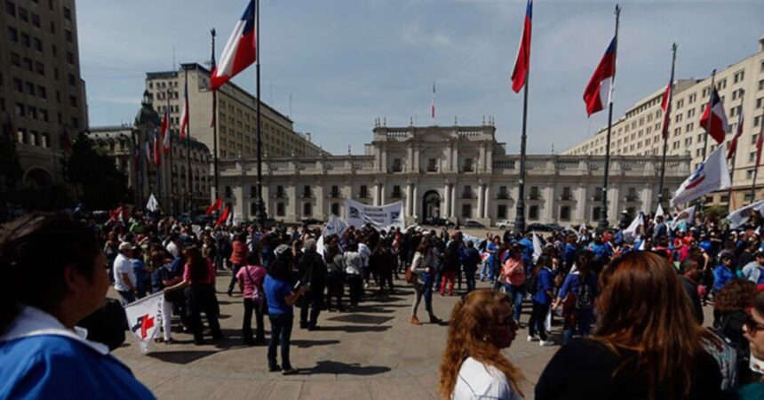 Gobierno inicia negociación clave por reajuste a sector público